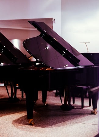 grand piano store