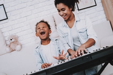 Play Easy Piano Songs with just One Hand: Beginner Piano Book