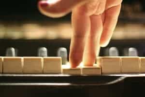 how to strengthen fingers for piano